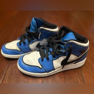 Air Jordan 1 Mid “Signal Blue”